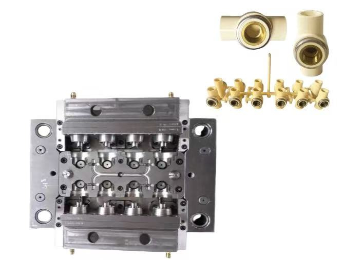 带黄铜嵌件的 CPVC 管件模具内螺纹三通